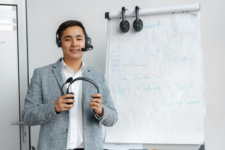 20 High Impact Tips For Attracting And Retaining Service Reps Who Deliver